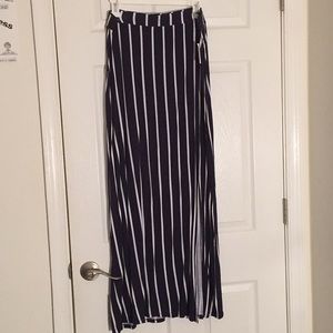 Front slit long skirt